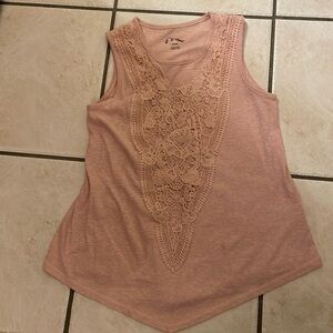 🩵 Art Class pink tank with embroidery!!